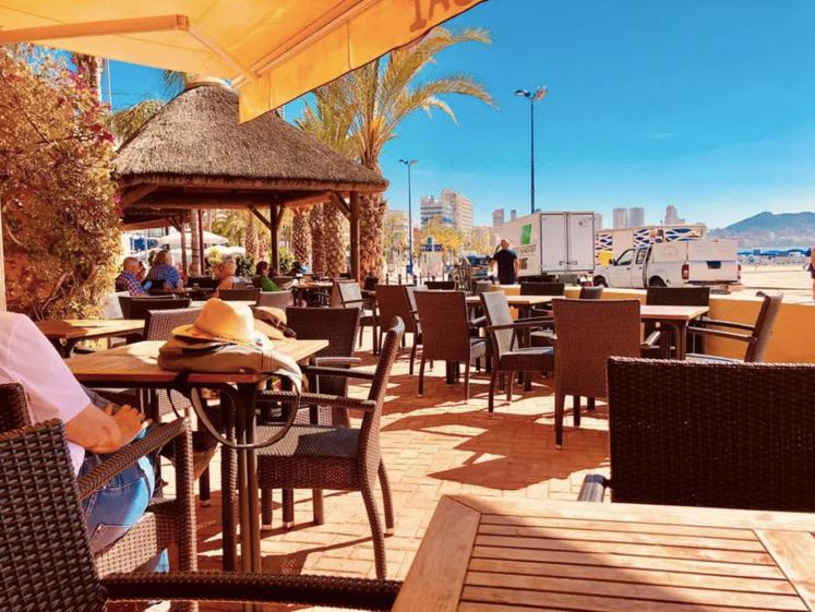 Luxurioeses Apartment In Benidorm Mit Pool Exterior photo